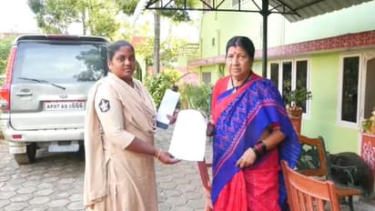 గుంటూరులో ఉద్రిక్తత... మహిళా కమీషన్ మాజీ ఛైర్ పర్సన్ హౌస్ అరెస్ట్ (వీడియో)