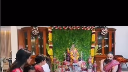 ಮೊಮ್ಮಗನ ಜೊತೆ ಗಣೇಶ ಹಬ್ಬ ಆಚರಿಸಿದ HD ಕುಮಾರಸ್ವಾಮಿ; ರೇವತಿ ನಿಖಿಲ್ ಫುಲ್ ಮಿಂಚಿಂಗ್! 