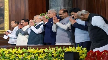 நூற்றாண்டு நாடாளுமன்றத்துக்கு பிரியா விடை: மைய மண்டபத்தில் நடைபெற்ற கூட்டம்!