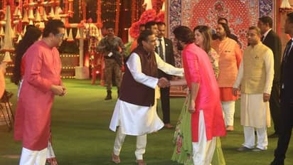 ಮುಖೇಶ್‌ ಅಂಬಾನಿ ಮನೆಗೆ ಬಂದ ಗಣಪ, ಕುಟುಂಬ ಸಮೇತ ದರ್ಶನ ಪಡೆದ ರಾಜ್‌ ಠಾಕ್ರೆ!