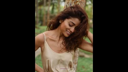 బర్త్ డే సెలబ్రేషన్స్.. బీచ్ లో శ్రియా శరన్ రచ్చరచ్చ.. కుర్ర హీరోయిన్ అన్నా నమ్మాల్సిందే..