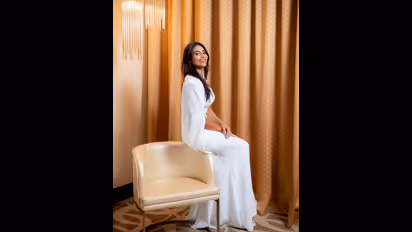 ಪುನೀತ್ ರಾಜ್‌ಕುಮಾರ್, ದೈವನರ್ತಕರಿಗೆ ಸೈಮಾ ಪ್ರಶಸ್ತಿ ಅರ್ಪಿಸಿದ ರಿಷಭ್‌: ವೈಟ್ & ವೈಟ್ ಧಿರಿಸಿನಲ್ಲಿ ಮಿಂಚಿದ ಲೀಲಾ