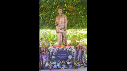 ఏఎన్నార్ విగ్రహావిష్కరణ వేడుకలో మోహన్బాబు, నాగ్, మహేష్, బ్రహ్మానందం, చరణ్, నాని, మంచు విష్ణు తారలు సందడి