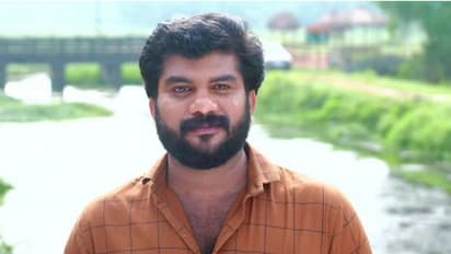 'സേതുവേട്ടന്‍ നമ്മള് വിചാരിച്ചയാളല്ല' : സാന്ത്വനം  പ്രേമികളെ ഞെട്ടിച്ച് 'സേതുവേട്ടന്‍റെ' കരവിരുത്