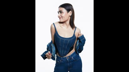 డెనీమ్ వేర్ లో అందాల మత్తు జల్లుతున్న షాలినీ పాండే.. కిర్రాక్ స్టిల్స్ తో యంగ్ బ్యూటీ రచ్చ