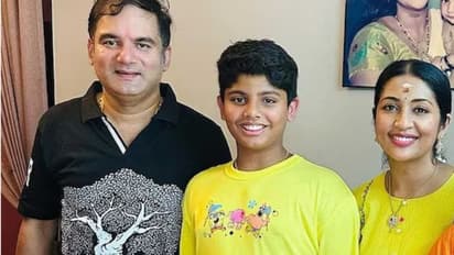 ഗോസിപ്പുകള്‍ക്കിടെ കുടുംബത്തോടൊപ്പം നവ്യാ നായര്‍, ഫോട്ടോയില്‍ നിറഞ്ഞ് ചിരിച്ച് നടി, ആശ്വാസമായെന്ന് ആരാധകര്‍