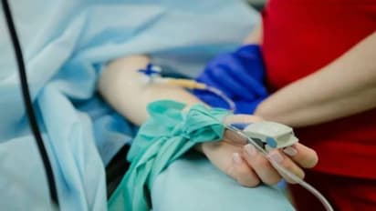 ചികിത്സാ ചെലവ് താങ്ങാനാവുന്നില്ല, ഡയാലിസിസ് തയ്യാറെടുപ്പിനിടെ ഭാര്യയെ കൊന്ന് ഭർത്താവ് 