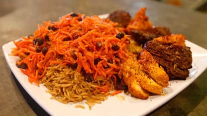 ചിക്കന്‍ റൈസില്‍ ജീവനുള്ള പുഴു; റെസ്റ്റോറന്‍റ് 25,852 രൂപ നഷ്ടപരിഹാരം നല്‍കാന്‍ കോടതി ! 