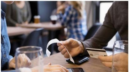 ഭക്ഷണം കഴിച്ചുകഴിഞ്ഞ് ബില്ല് കണ്ടപ്പോൾ ഞെട്ടി, പൊലീസിനെ വിളിച്ചു; ഒടുവിൽ ചെറിയൊരു ഡിസ്കൗണ്ടുമായി റസ്റ്റോറന്റ്