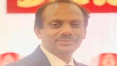 ಚಿಕ್ಕಮಗಳೂರು: ಮಹಿಳೆಯೊಂದಿಗೆ ಏಕಾಂತದಲ್ಲಿದ್ದ ವೇಳೆ ಸಿಕ್ಕಿಬಿದ್ದು ಹಿಗ್ಗಾಮುಗ್ಗಾ ಒದೆ ತಿಂದ ಡಾಕ್ಟರ್..!