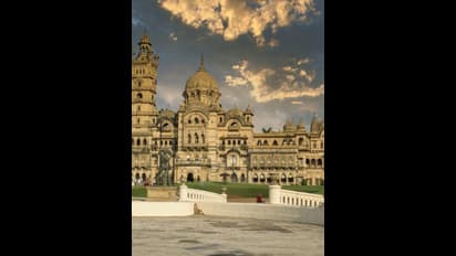 உலகின் மிகப்பெரிய வீடு இதுதான்! முகேஷ் அம்பானியின் ரூ.15000 கோடி வீட்டை விட பல மடங்கு பெரியது!