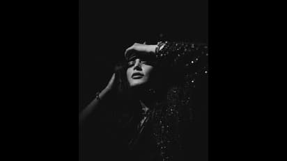 బ్లాక్ శారీలో శృతి హాసన్ సొగసు వల.. కైపెక్కించేలా కవ్విస్తూ నాగినిలా మెలికలు తిరుగుతూ.. 