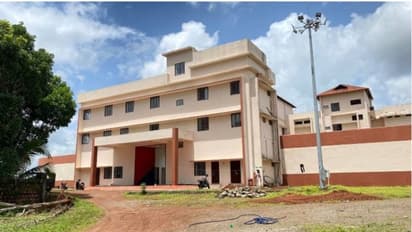 ജയിലിന് പുറത്ത് ചുറ്റിത്തിരിഞ്ഞ് നാലംഗ സംഘം, എല്ലാവരും ഇടക്കാല ജാമ്യത്തിലിറങ്ങിവർ; പദ്ധതി പൊളിഞ്ഞതോടെ പിടിയിൽ