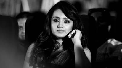 ரசிகர்களை கொந்தளிக்க வைத்த வதந்தி.. லியோ பட போஸ்டர் பாணியில் டீல் பண்ண நடிகை திரிஷா - வைரல் ட்வீட்!