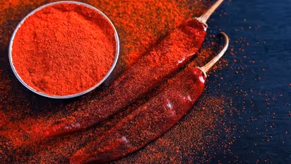 Health Hazards: 5 dangerous side effects of excessively consuming Red Chilli Powder