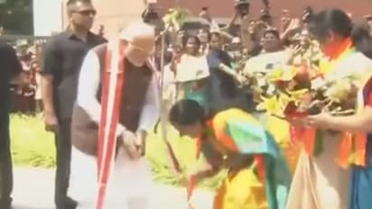 அப்படியெல்லாம் பண்ணாதீங்க: வானதி சீனிவாசனுக்கு பிரதமர் மோடி அட்வைஸ்!