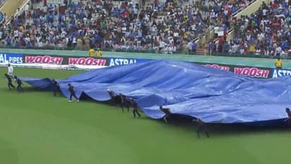 India vs Australia ODI Match: அடிச்ச காத்துக்கு கரண்டே இல்லாம போச்சு; இதுல மழை வேறு….போட்டி பாதிப்பு!