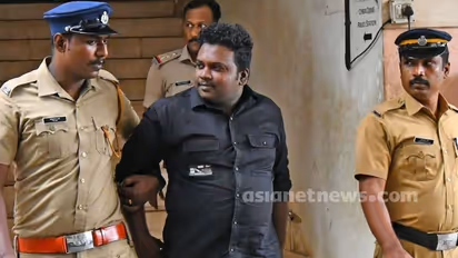 കോട്ടയം കുഞ്ഞച്ചൻമാരെ തെരുവിൽ നേരിടുമെന്ന് ഡിവൈഎഫ്‌ഐ; 'പ്രതിരോധവലയം പൊട്ടിക്കാൻ നീലപടയ്ക്ക് ആരോഗ്യമുണ്ടാകില്ല'