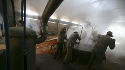 സഹപ്രവര്‍ത്തകനെ രക്ഷിക്കാനുള്ള ശ്രമം; ഇറ്റാലിയൻ വൈൻ നിർമ്മാതാവ് വൈൻ പാത്രത്തിൽ വീണ് മരിച്ചു ! 