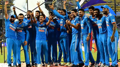 புதிய சாதனை படைத்த முதல் ஆசிய அணி இந்தியா – டெஸ்ட், டி20, ஒருநாள் கிரிக்கெட் என்று அனைத்திலும் நம்பர் 1!