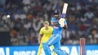 India vs Australia: ஆஸியை கண்டால் பயமா? ஹாட்ரிக் கோல்டன் டக்கிற்கு முற்றுப்புள்ளி வைத்த சூர்யகுமார் யாதவ்!