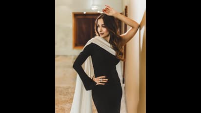 Malaika Arora: ಬ್ಲ್ಯಾಕ್‌ ಗೌನ್ ಡ್ರೆಸ್‌​ನಲ್ಲಿ ಹಾಟ್‌ ಬೆಡಗಿ: 50ರ ವಯಸ್ಸಿನಲ್ಲೂ ಮಾಸಿಲ್ಲ ಮಲೈಕಾ ಬ್ಯೂಟಿ!