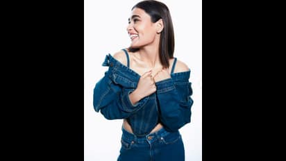 ಅಯ್ಯೋ! ನಿನ್ನಲ್ಲಿ ಏನ್ ಏನೂ ಇಲ್ಲ; ಶಾಲಿನಿ ಜಾಕೆಟ್ ಬಟನ್ ಹಾಕೋಳಮ್ಮ! 