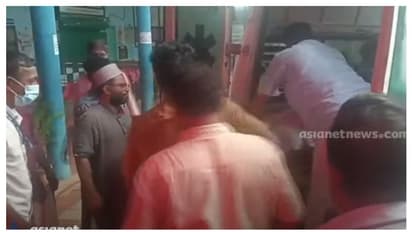  പശുവിനെ മേയ്ക്കാൻ പോയപ്പോൾ കാട്ടാന ആക്രമിച്ചു; മലപ്പുറത്ത് മധ്യവയസ്കന് ദാരുണാന്ത്യം