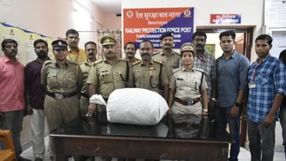 വന്ദേഭാരത് ഉദ്ഘാടനം; സ്റ്റേഷൻ നിറയെ ആർപിഎഫുകാർ, പ്ലാറ്റ്ഫോം സ്റ്റെപ്പിനടിയിൽ ഒളിപ്പച്ചത് ലക്ഷങ്ങളുടെ മൊതല്!