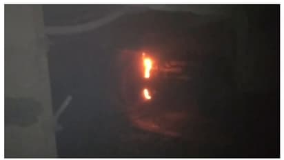 എറണാകുളം- നിസാമുദ്ദീൻ എക്സ്പ്രസിൻ്റെ രണ്ടു ബോഗികളുടെ അടിയിൽ തീപ്പൊരി; യാത്രക്കാരെ പുറത്തിറക്കി തീയണച്ചു