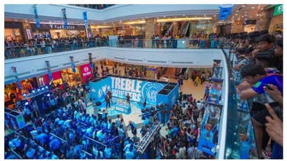 ലുലുമാളിനെ ത്രസിപ്പിച്ച് മാഞ്ചസ്റ്റർ സിറ്റിയുടെ നാല് കിരീടങ്ങൾ എത്തി, ഒഴുകിയെത്തിയത് ആയിരങ്ങൾ, അണപൊട്ടി ആഘോഷം