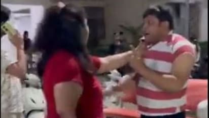 വളര്ത്തുനായയെ കാണാനില്ലെന്ന പോസ്റ്റര് കീറികളഞ്ഞു, യുവാവിന്റെ കോളറിനുപിടിച്ച് മുഖത്തടിച്ച് യുവതി - വീഡിയോ