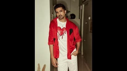 ವಿರಾಟ್‌ ಕೊಹ್ಲಿ ಜತೆ ಕ್ರಿಕೆಟ್‌ ಆಡಿದ ಈ  ನಟನನ್ನು ಗುರುತಿಸಿ, ಈತನ ಸಹೋದರಿಯೂ ಫೇಮಸ್‌ ನಟಿ