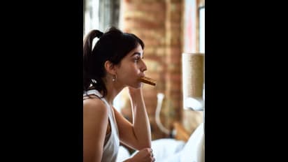 மறந்தும் கூட "இந்த" திசை நோக்கி அமர்ந்து சாப்பிடாதீங்க..மீறினால்  தீராத ஆரோக்கிய குறைபாடு வரும்..!!