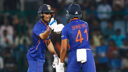 IND vs AUS 2nd ODI: Fans applaud centurions Shubman Gill, Shreyas Iyer as India set a target of 400