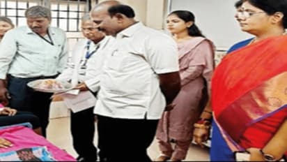 சிலிக்கா ஜெல் கலந்த ஜூஸ்: 13 பேர் மருத்துவமனையில் அனுமதி!