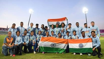 ലങ്കയെ വീഴ്ത്തി ഇന്ത്യന് വനിതകള്; ഏഷ്യന് ഗെയിംസ് ക്രിക്കറ്റില് ചരിത്ര സ്വര്ണം