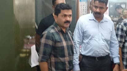 കെട്ടിട അനുമതിക്ക് പയ്യന്നൂർ മുൻസിപ്പാലിറ്റിയിൽ, 25,000 ആവശ്യം; കാറിൽ കാത്തിരുന്ന ഓവർസിയറെ തേടി വിജിലൻസ് എത്തി