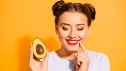 Health Tips: ചര്‍മ്മം കണ്ടാല്‍ പ്രായം തോന്നിക്കുന്നുണ്ടോ? ഡയറ്റില്‍ ഉള്‍പ്പെടുത്താം ഈ ഭക്ഷണങ്ങള്‍...  