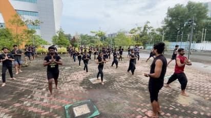 കാര്യക്ഷമത കൂട്ടാന് കളരി, കളരിച്ചുവടുകളുമായി ഇന്ഫോ പാര്ക്ക് ടെക്കികള്