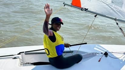 பாய்மர படகுப் போட்டியில் இந்தியாவிற்கு வெள்ளிப் பதக்கம் கைப்பற்றிய 17 வயது வீராங்கனை நேஹா தாக்கூர்!