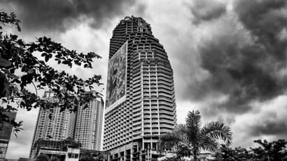 26 ஆண்டுகளாக வெறிச்சோடி இருக்கும் 46 மாடிக் கட்டிடம்.. உள்ளே செல்ல பயப்படும் மக்கள்.. திகிலூட்டும் பின்னணி..