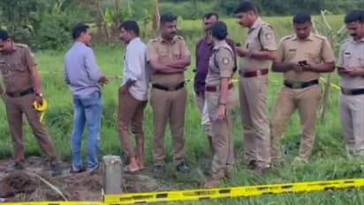 പാലക്കാട് രണ്ട് യുവാക്കളുടെ മൃതദേഹം കുഴിച്ചുമൂടിയ നിലയില്‍