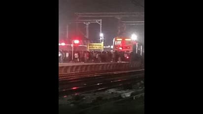 మథురలో రైల్వే స్టేషన్లో ప్లాట్ఫామ్పైకి దూసుకొచ్చిన రైలు..