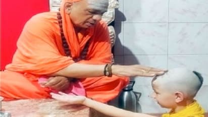 ಹುಬ್ಬಳ್ಳಿ: ರಷ್ಯಾದ ಬಾಲಕನಿಗೆ ಕಾಶಿ ಗುರುಗಳಿಂದ ಇಷ್ಟಲಿಂಗ ದೀಕ್ಷೆ