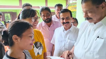 'കേരളത്തിന്റെ സ്നേഹത്തിന് മുന്നില് വാക്കുകളില്ലെന്ന് അലിയാനയും ലില്ലിയും'; പരിചയപ്പെടുത്തി എംവി ഗോവിന്ദന്