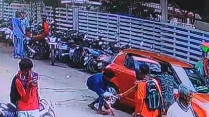 ರಾಮನಗರ: ಯುವಕನ ಸಮಯ ಪ್ರಜ್ಞೆಯಿಂದ ಉಳಿದ ಮಗುವಿನ ಪ್ರಾಣ..!