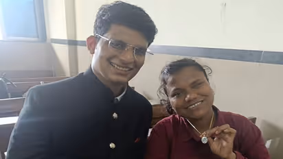 मेंटली डिसएबल लोगों को ढूंढ़ने में मददगार बनें QR Lockets, मुंबई के डेटा इंजीनियर अक्षय रिडलान की अनोखी खोज