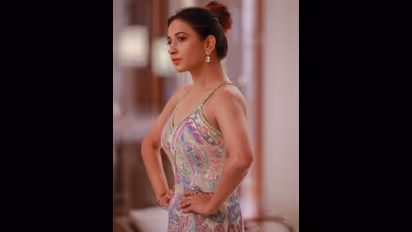 ಪಡ್ಡೆ ಹುಡುಗರ ನಿದ್ದೆ ಕದ್ದ 'ಟಗರು' ಪುಟ್ಟಿ, ಮಾನ್ವಿತಾ ಗ್ಲಾಮರಸ್‌ ಲುಕ್‌ಗೆ ಫ್ಯಾನ್ಸ್ ಫಿದಾ