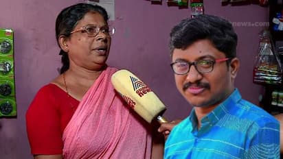 ഹരിദാസ് കൈക്കൂലി നൽകിയെന്ന് പറയുന്ന ദിവസം അഖിൽ മാത്യു പത്തനംതിട്ടയിലായിരുന്നു: അമ്മ